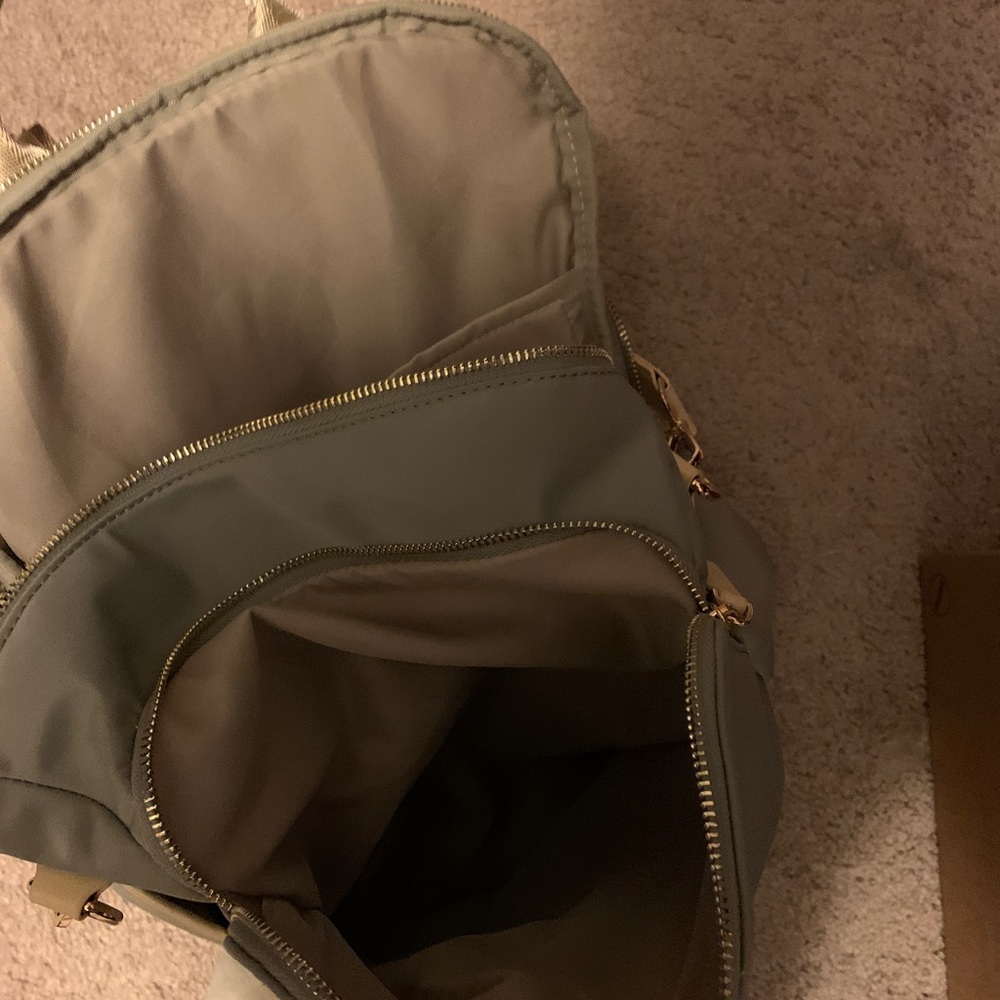Backpack - Picture 3 of 4